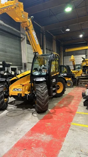 Montage d'un système beka ep-1 chez JCB à Sarcelles , Île-de-France, GT-LUB